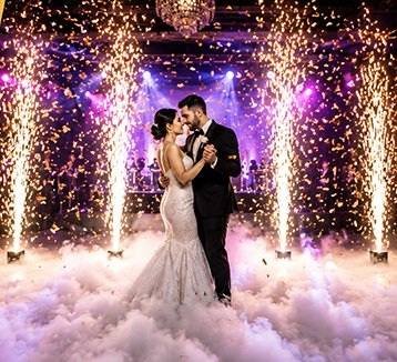 Couple between cold pyro fountains